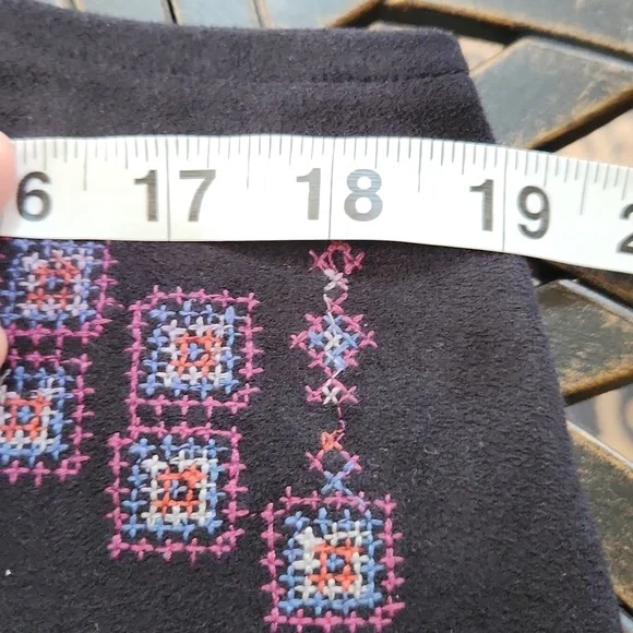 Hollister, NWOT, Women's Top, Black with Embroidery on front, Medium - Picture 12 of 13